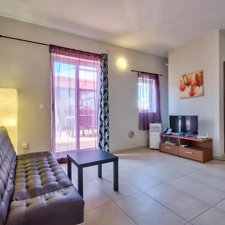 Center 1-bedroom Penthouse * Sliema